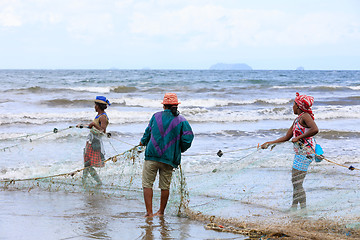 Image showing Native Malagasy fishermen fishing on sea, Madagascar