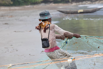 Image showing Native Malagasy fishermen fishing on sea, Madagascar