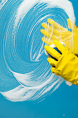 Image showing Person washing glass with sponge