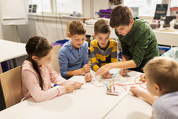 Image showing happy kids with invention kit at robotics school