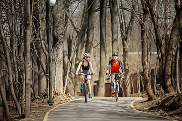 Image showing Two cyclists drive around park