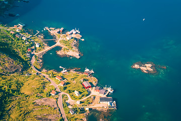 Image showing Houses near sea