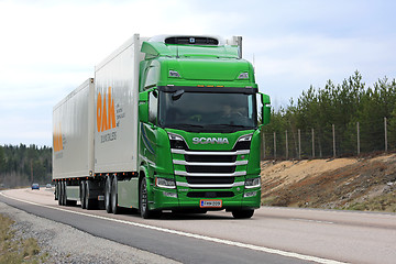 Image showing Lime Green Next Generation Scania R580 for Temperature Controlle