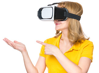 Image showing Woman in VR glasses