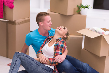 Image showing young couple moving  in new house