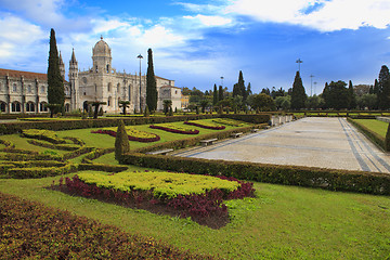 Image showing Park in front of jeronimos monastery, Lisbon