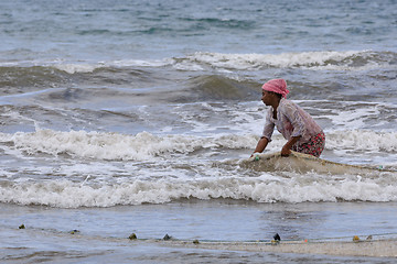 Image showing Native Malagasy fishermen fishing on sea, Madagascar