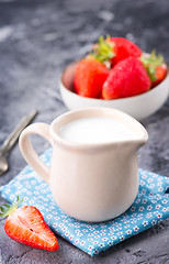 Image showing milk and strawberry