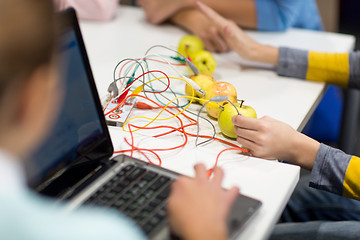 Image showing kids, invention kit and laptop at robotics school