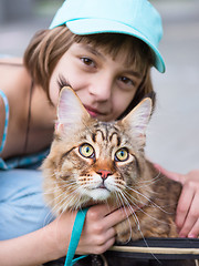 Image showing Maine Coon on grass in garden