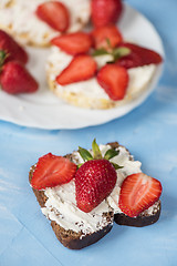 Image showing Strawberry sandwiches with mascarpone