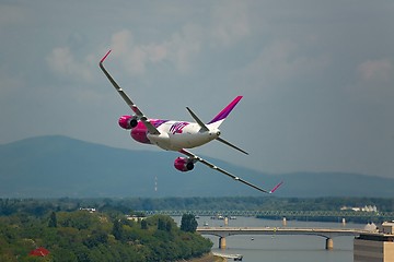 Image showing Airplane low pass in Budapest