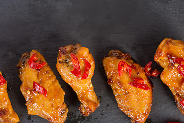 Image showing fried chicken wings on a black slate plate 