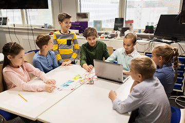 Image showing kids with invention kit at robotics school