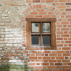 Image showing Old cracked grunge wall and window