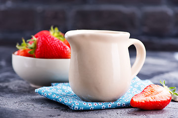 Image showing milk and strawberry