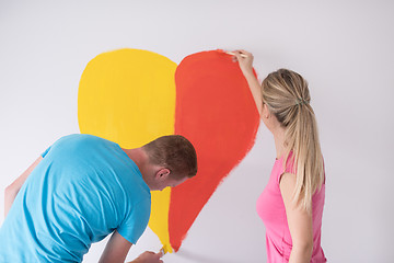 Image showing couple are painting a heart on the wall