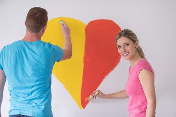 Image showing couple are painting a heart on the wall