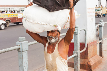 Image showing Man carrying load on the Howrah Bridge