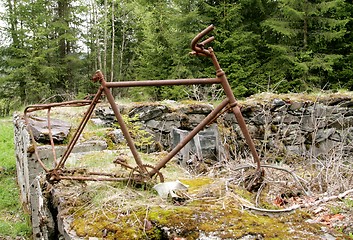 Image showing Rusty old bike