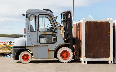 Image showing Old counterbalance forklift