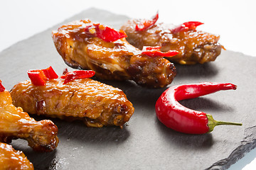Image showing fried chicken wings on a black slate plate 