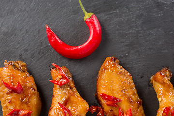 Image showing fried chicken wings on a black slate plate 