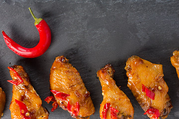 Image showing fried chicken wings on a black slate plate 