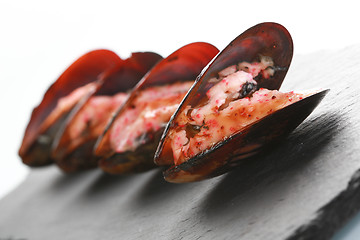 Image showing mussels in their shell on a black slate plate