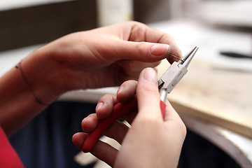 Image showing Jeweler to make jewelery.