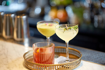 Image showing tray with glasses of cocktails at bar