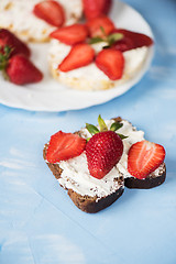 Image showing Strawberry sandwiches with mascarpone