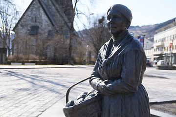 Image showing Bronze Woman Statue in Voss