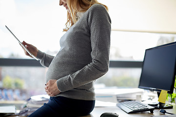 Image showing pregnant businesswoman with tablet pc at office