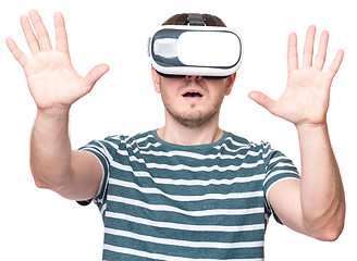 Image showing Man in VR glasses