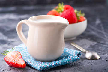 Image showing milk and strawberry