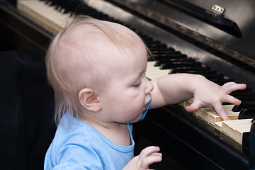 Image showing child with the piano