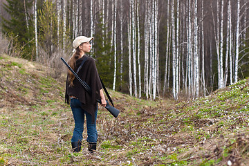 Image showing Woman hunter with gun in forest
