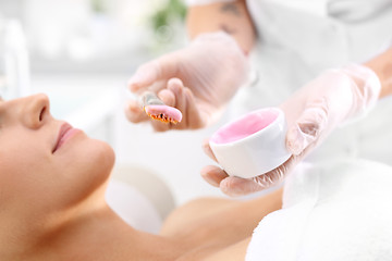 Image showing Face mask with algae applied to the neckline.