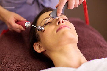 Image showing woman having hydradermie facial treatment in spa