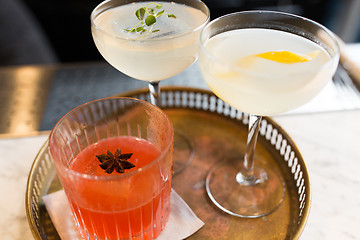 Image showing tray with glasses of cocktails at bar