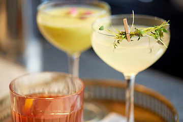 Image showing tray with glasses of cocktails at bar