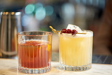 Image showing glasses of cocktails at bar