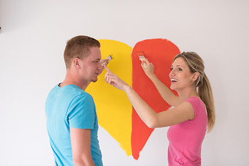 Image showing couple are painting a heart on the wall