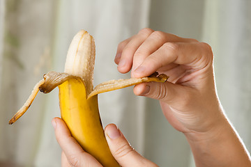 Image showing hands peeling a banana