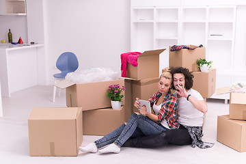 Image showing young couple moving  in new house