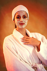 Image showing Spa Woman applying Facial Mask