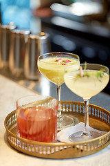 Image showing tray with glasses of cocktails at bar