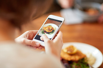 Image showing woman with smartphone photographing food at cafe