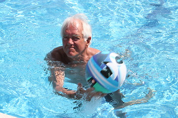 Image showing Play in swimmingpool